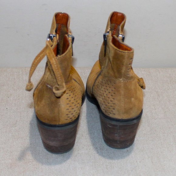 VGC LADIES LUCKY BRAND SUEDE LEATHER ANKLE BOOTS - 8 1/2 - - Picture 4 of 9